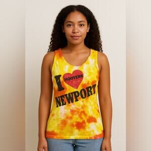 🔥 Rare HOOTERS Tie-Dye Tank – “I ❤️ Newport” | Retro Vibes Size M 🔥